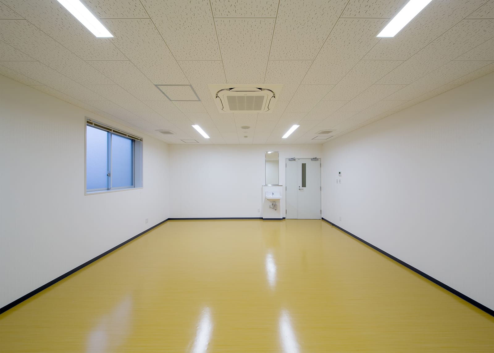 広島東洋カープ商品倉庫 ｜増岡組